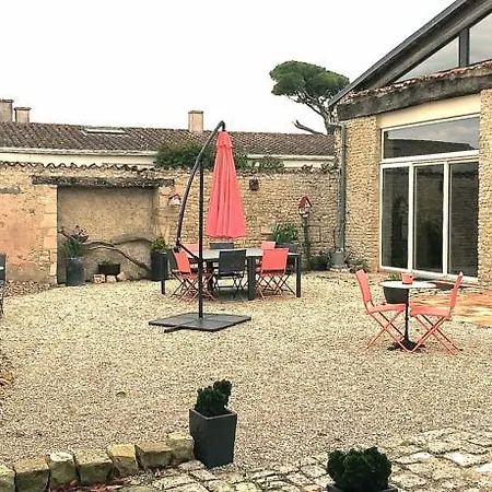 Domaine De Grammont Bed and Breakfast